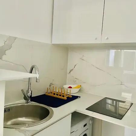 Moderne Quartier Saint Lazare Paryż